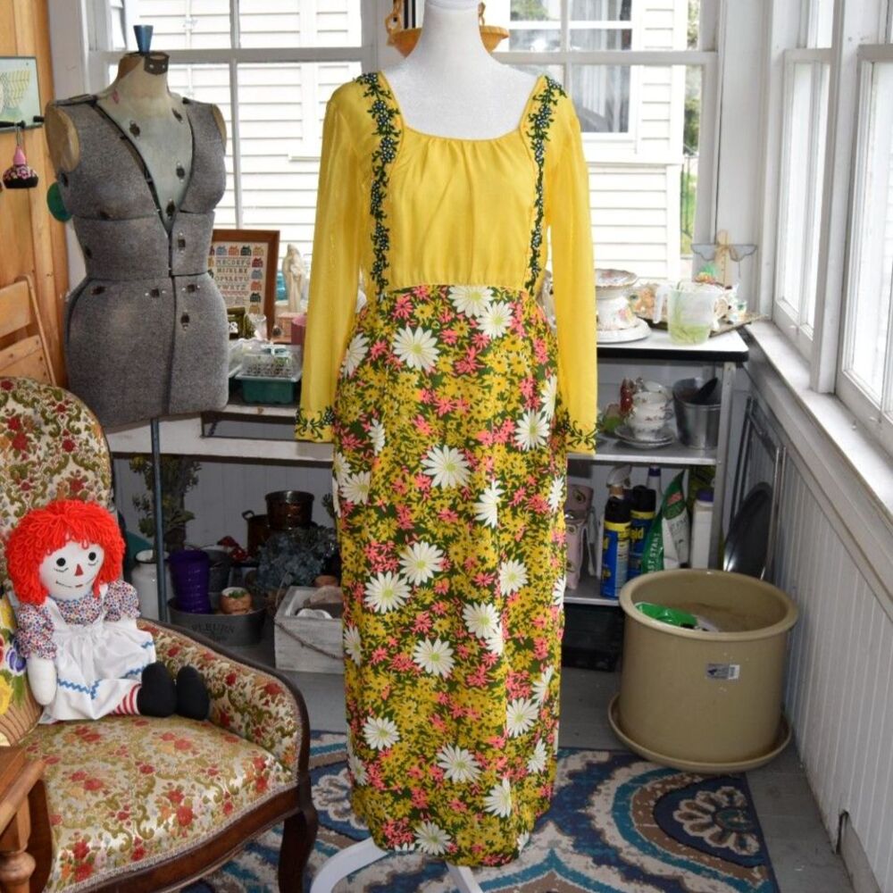 Vintage-Inspired Yellow Floral Maxi Dress